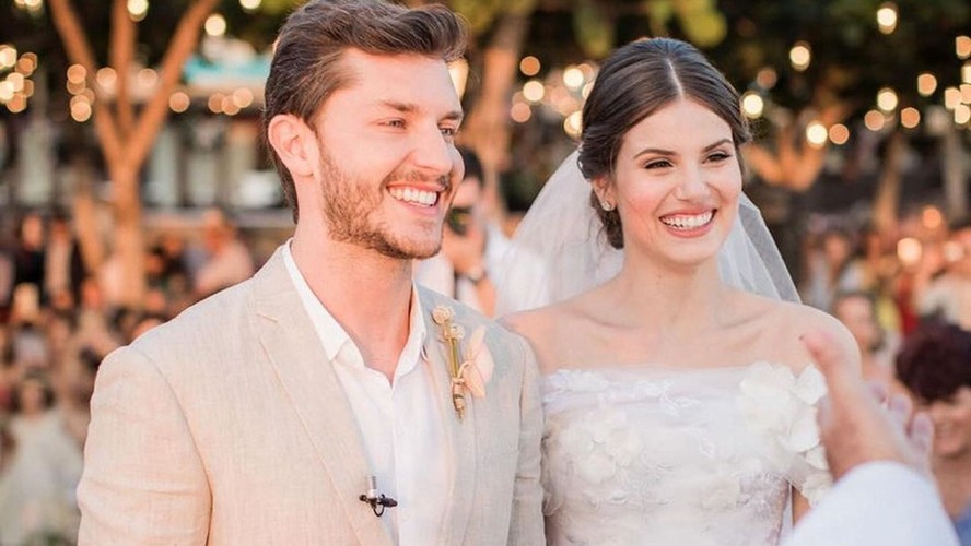 Camila Queiroz comemora 6 anos casada com Klebber Toledo: 'Amor da minha vida'