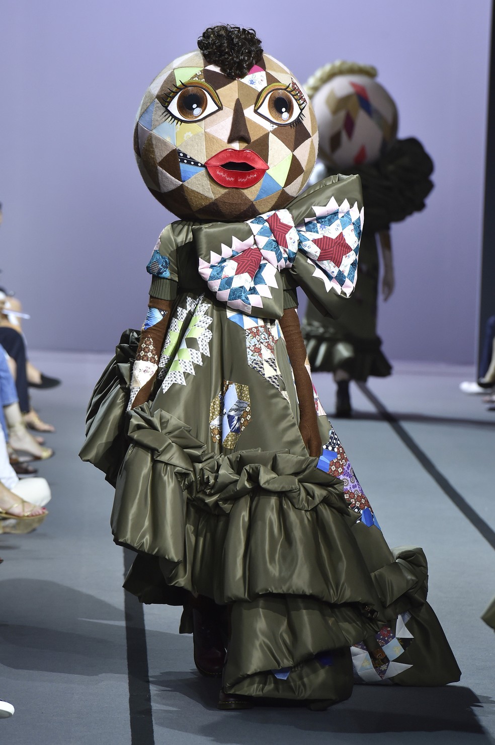 Momentos inesquecíveis da alta-costura: Viktor&Rolf — Foto: Getty