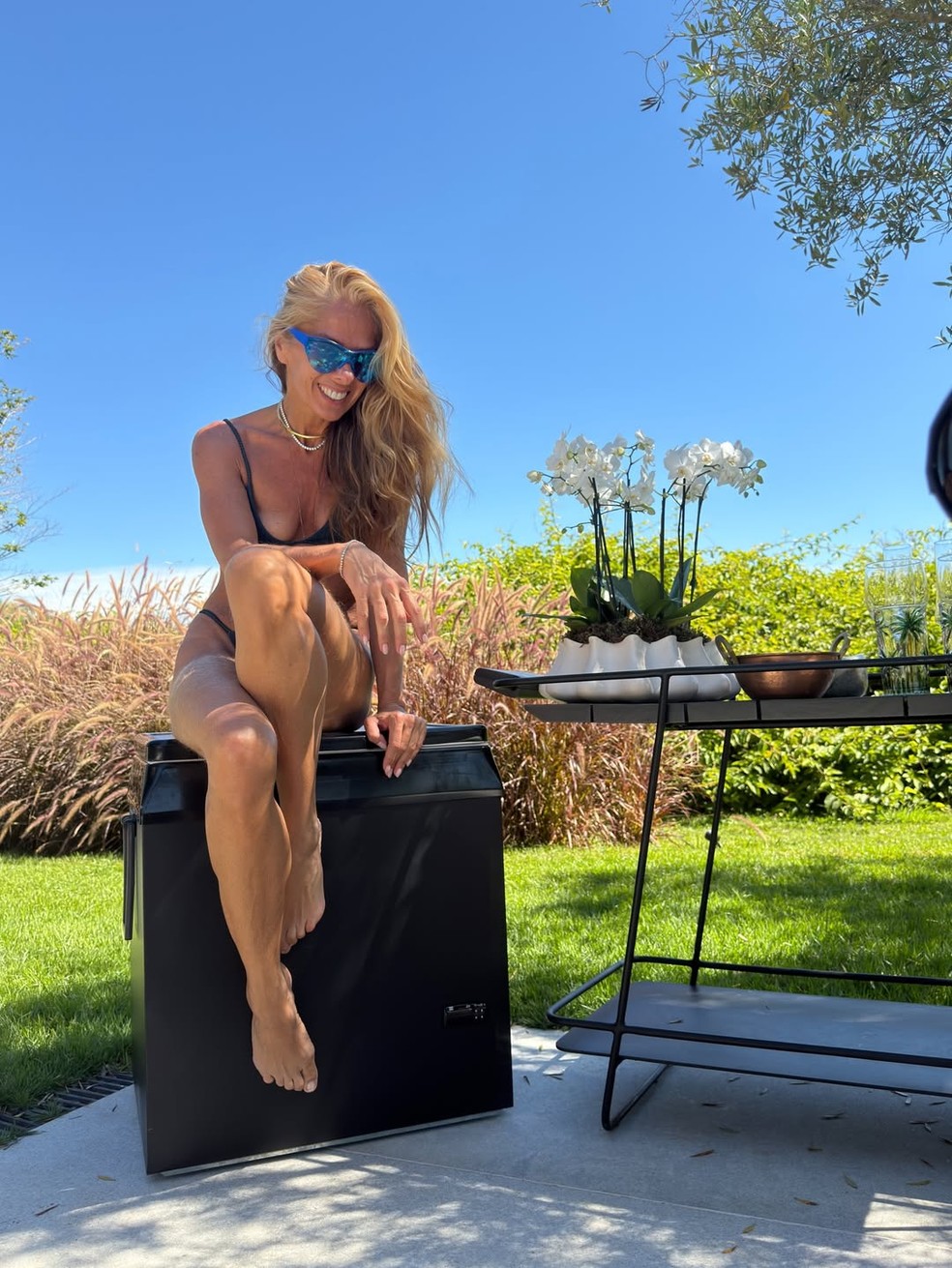 Adriane Galisteu sorri — Foto: Reprodução/ Instagram @galisteuoficial