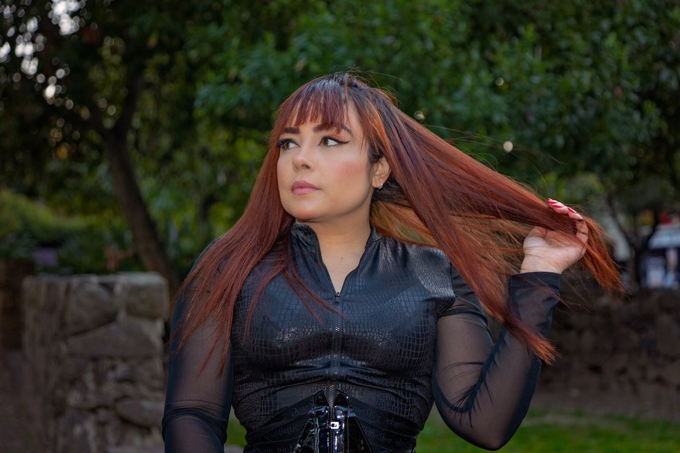 Elisângela Macedo, conhecida como Evil Lohan, é dominatrix e adepta do wax play — Foto: Reprodução/Acervo Pessoal