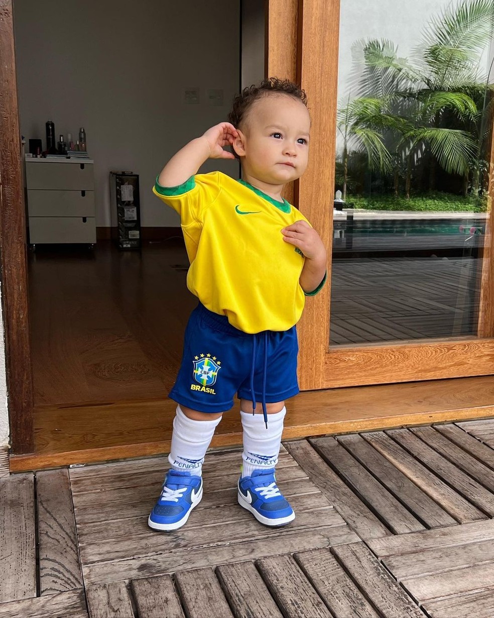 Cris, filho de Bianca Andrade, com uniforme da Seleção brasileira — Foto: Reprodução/Instagram