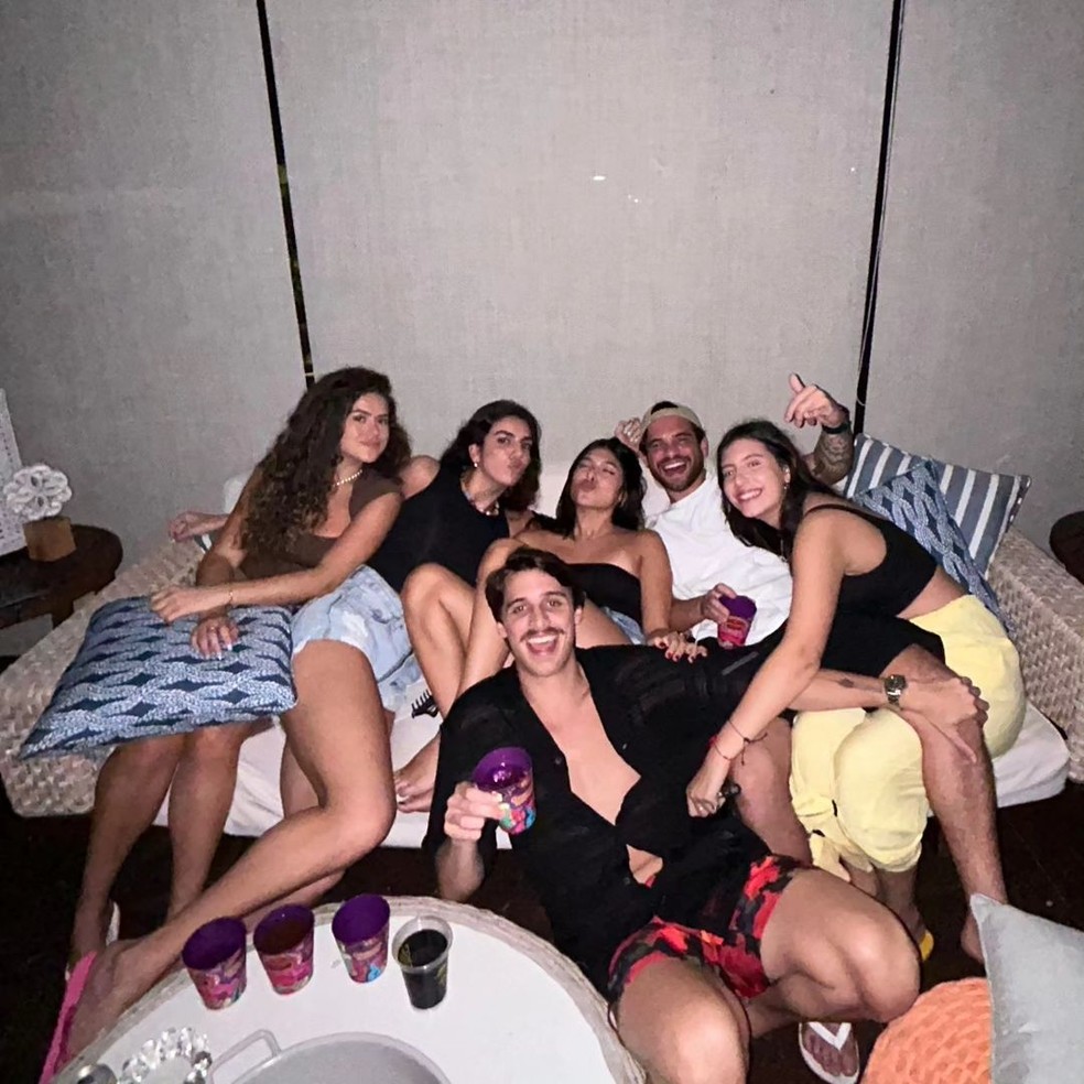 Maisa abre álbum de fotos do feriado com os amigos — Foto: Reprodução/Instagram