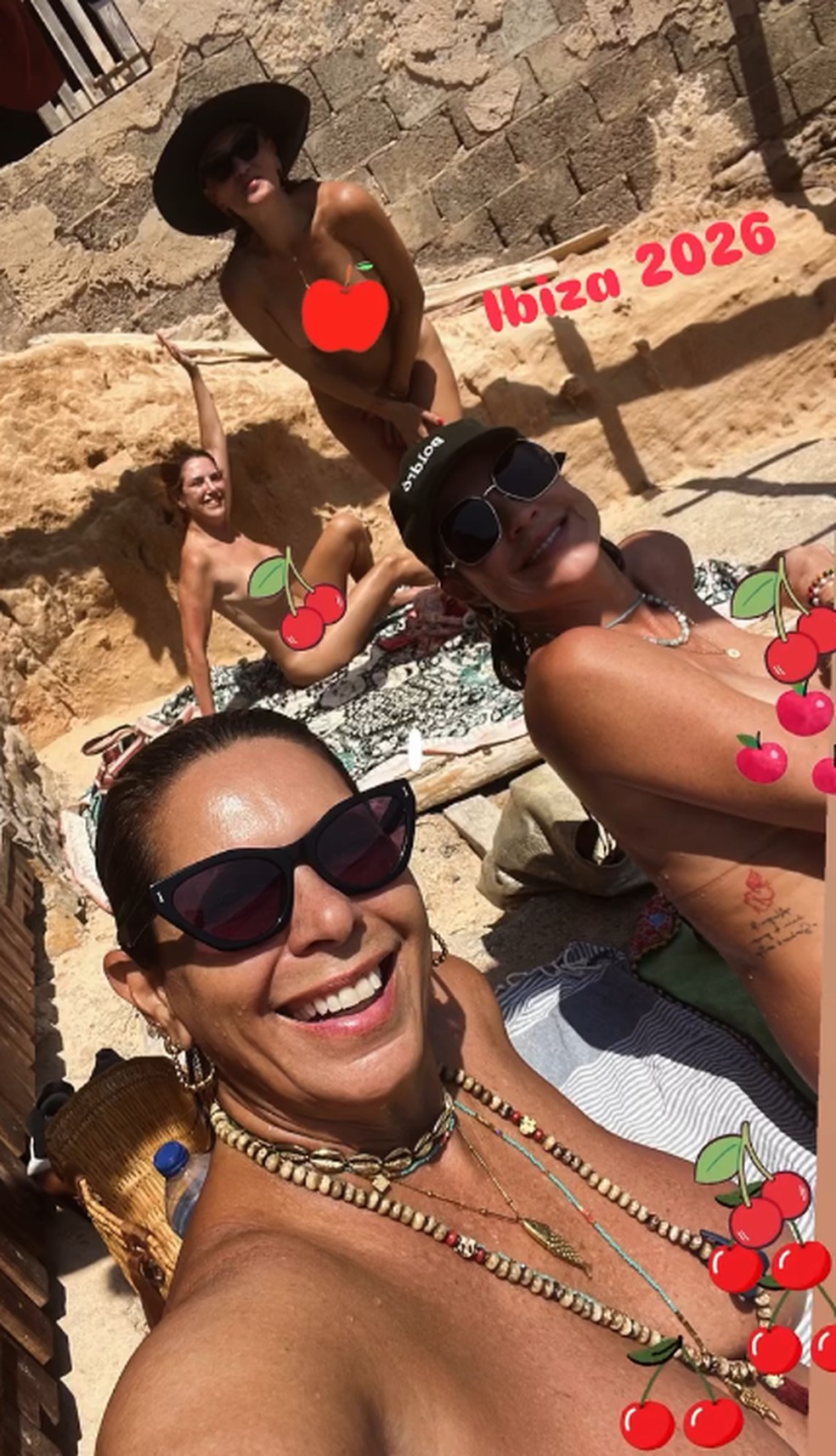 Luana Piovani curte praia de nudismo durante viagem à Ibiza — Foto: Reprodução/Instagram