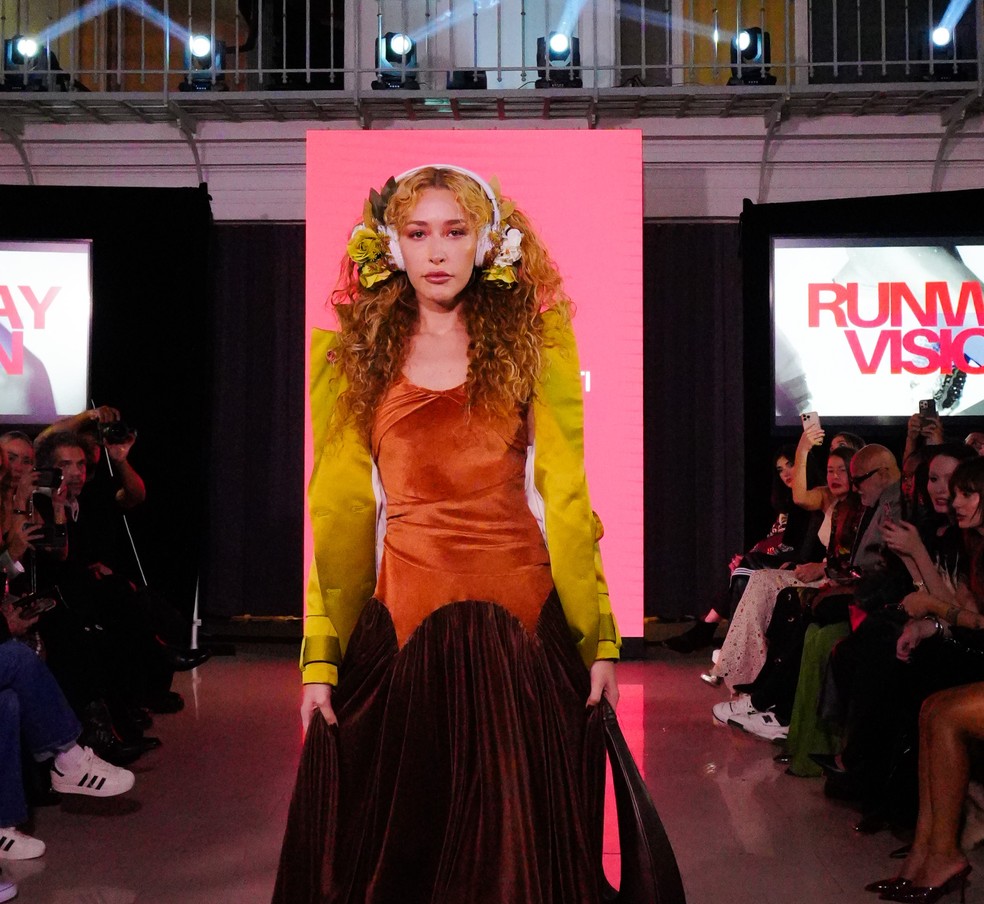 Cris Dios, fundadora do Laces, assinou os cabelos da Runway Vision na semana de moda de Paris — Foto: Divulgação