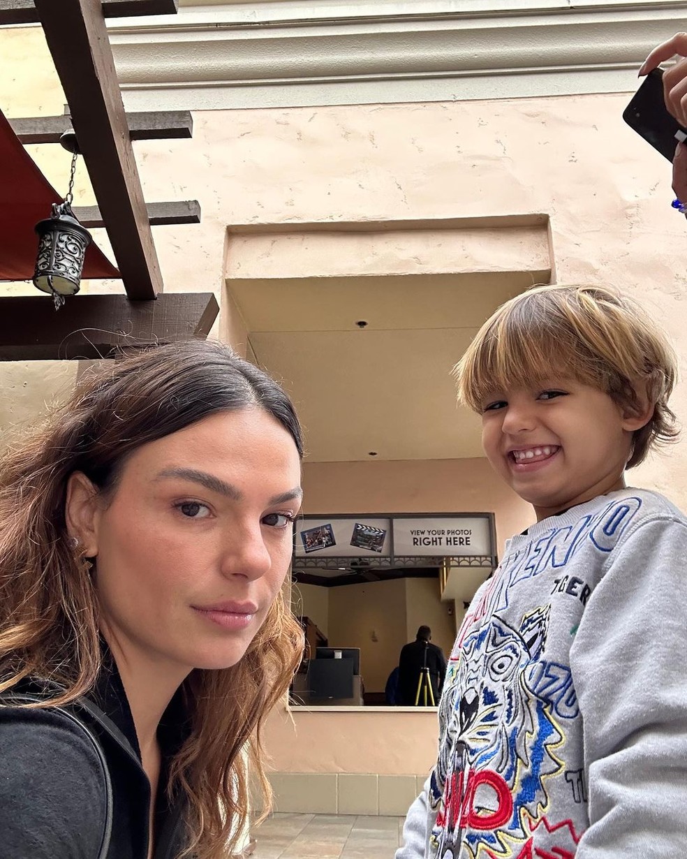 Filho de Isis Valverde chamou atenção por semelhança com a atriz — Foto: Reprodução Instagram