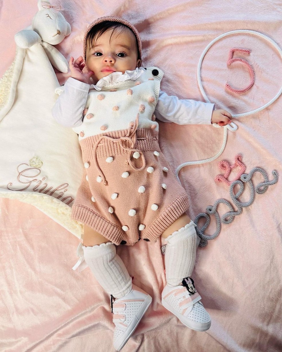 Renata Domínguez lembra 5 meses da filha com fotos na web — Foto: reprodução/instagram