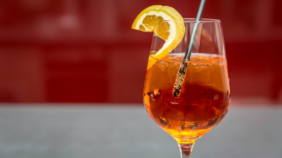 Leão adora Aperol Spritz, que é o drink ideal para festas glamourosas — Foto: Reprodução/Pexels