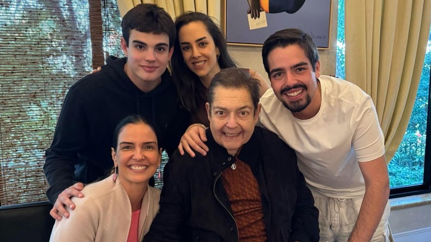 Filhos de Faustão se reúnem para comemorar os 75 anos do apresentador ...