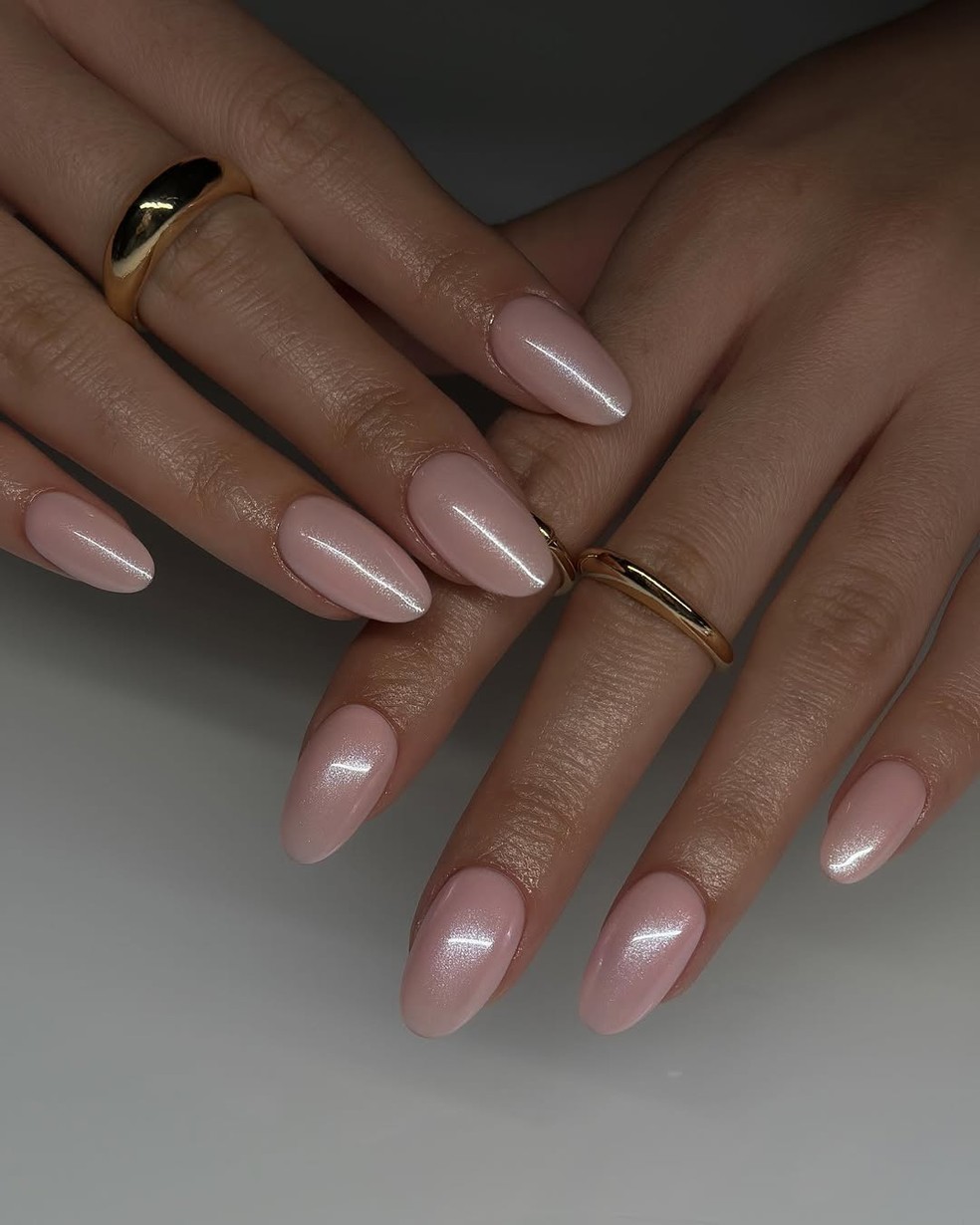 Opalescente e delicada, a pérola representa feminilidade e pureza — Foto: Reprodução / Instagram @glamnailsbykayla