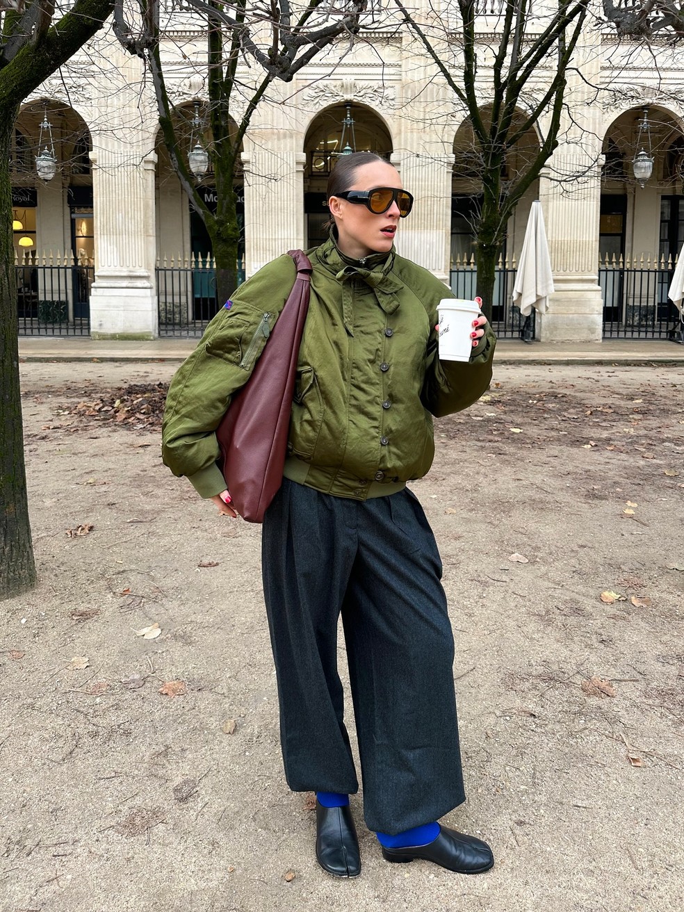 6 jaquetas tendência que vão atualizar seu look no outono — Foto: Reprodução/Instagram @lara_bsmnn
