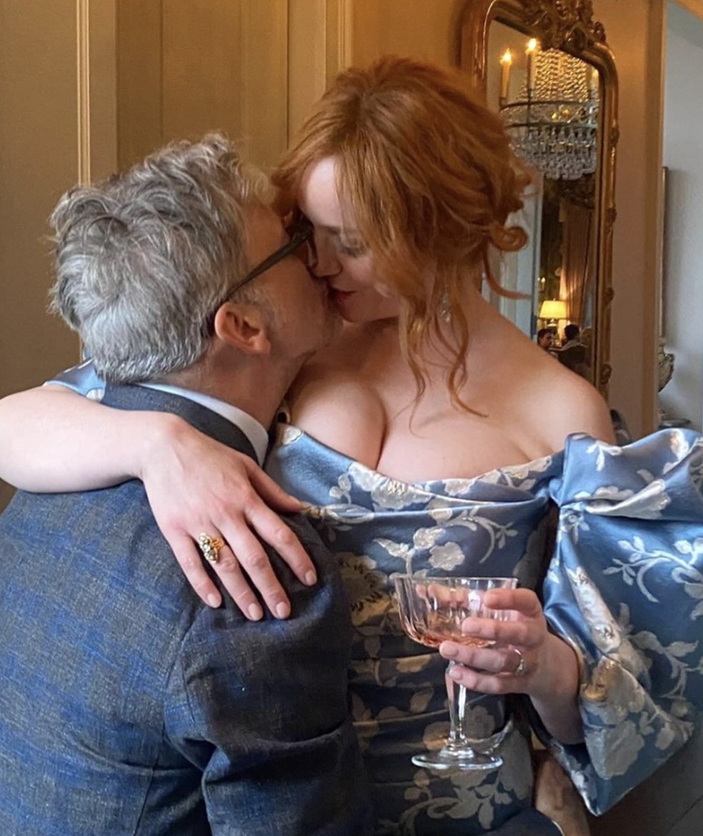 Christina Hendricks se casa com operador de câmera — Foto: Reprodução/Instagram