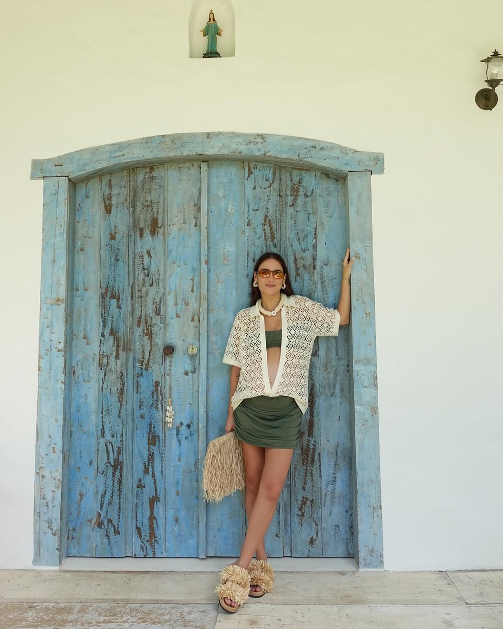 Look praia com camisa de crochê — Foto: Reprodução/Instagram @bordinjuliana