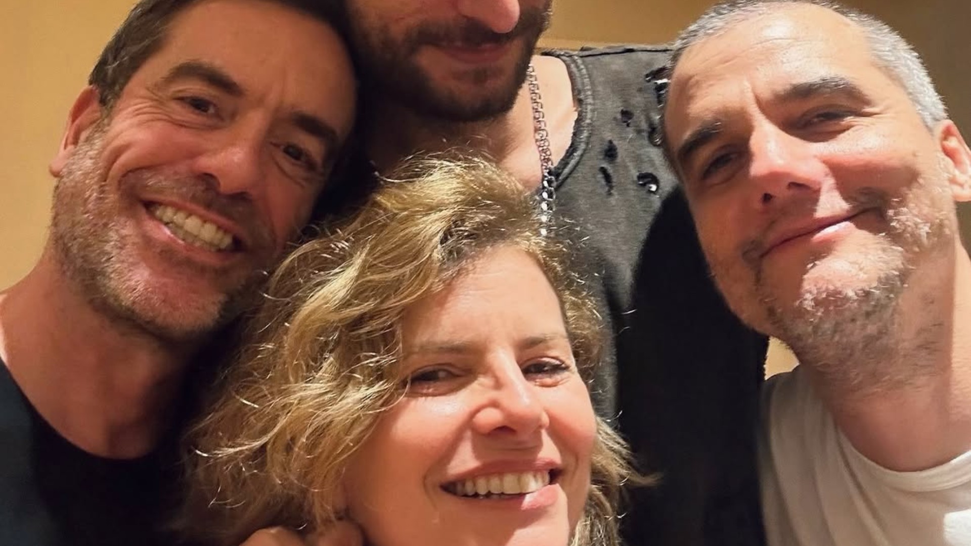 Débora Bloch e Wagner Moura encontram-se durante férias em Portugal
