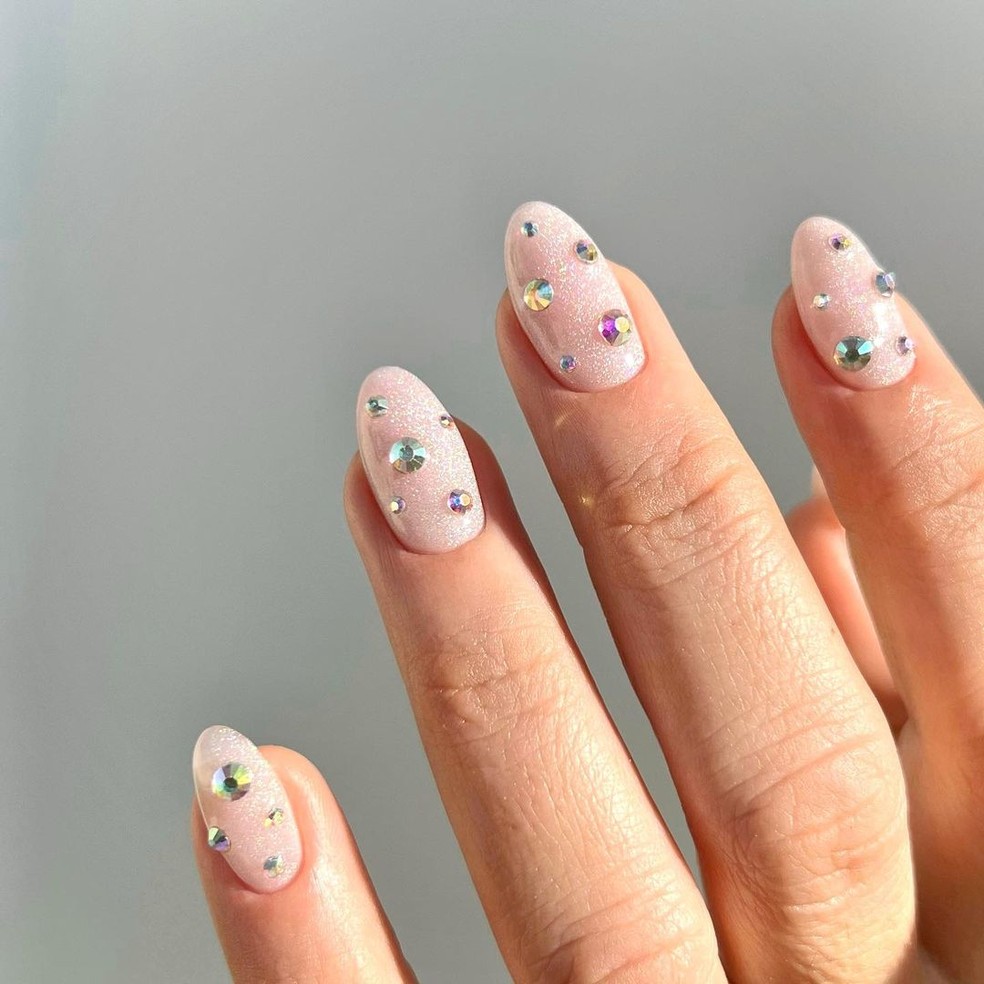 Unhas Com Pedrinhas Simples