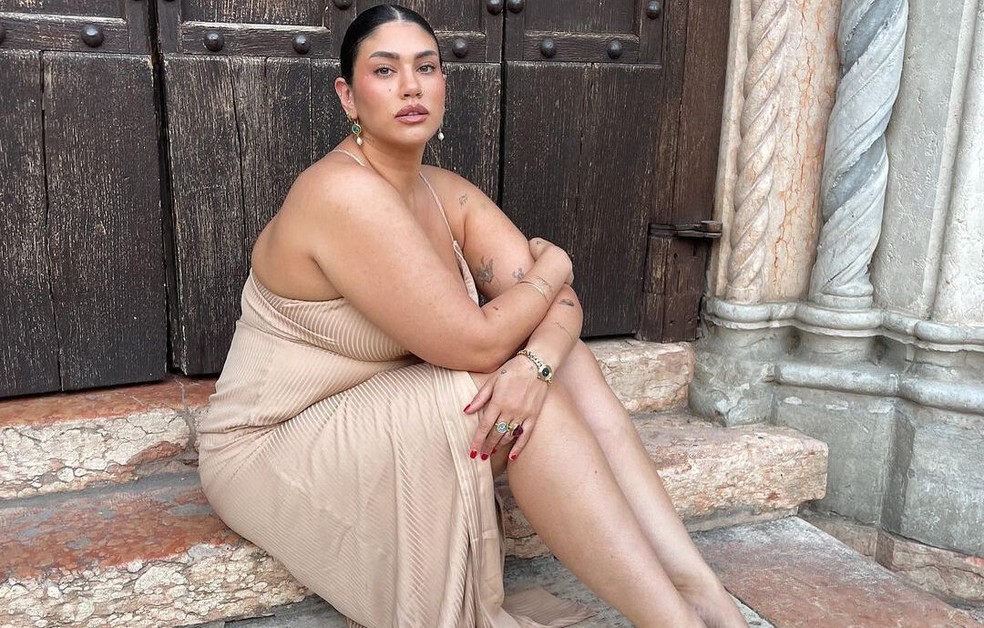 Vestidos midi estão super em alta a criam looks incríveis — Foto: Reprodução/Instagram