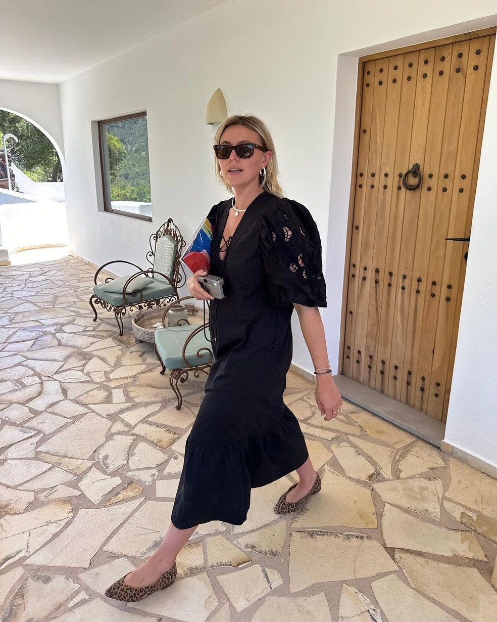 Vestido preto fresquinho para o verão — Foto: Reprodução/Instagram @elise.bak