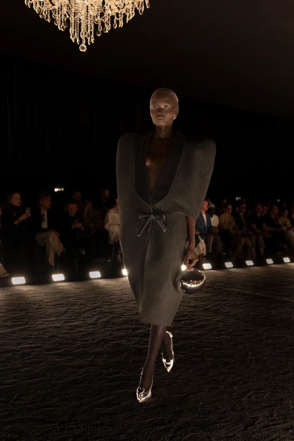 Schiaparelli, alta-costura de outono 2024 — Foto: Schiaparelli