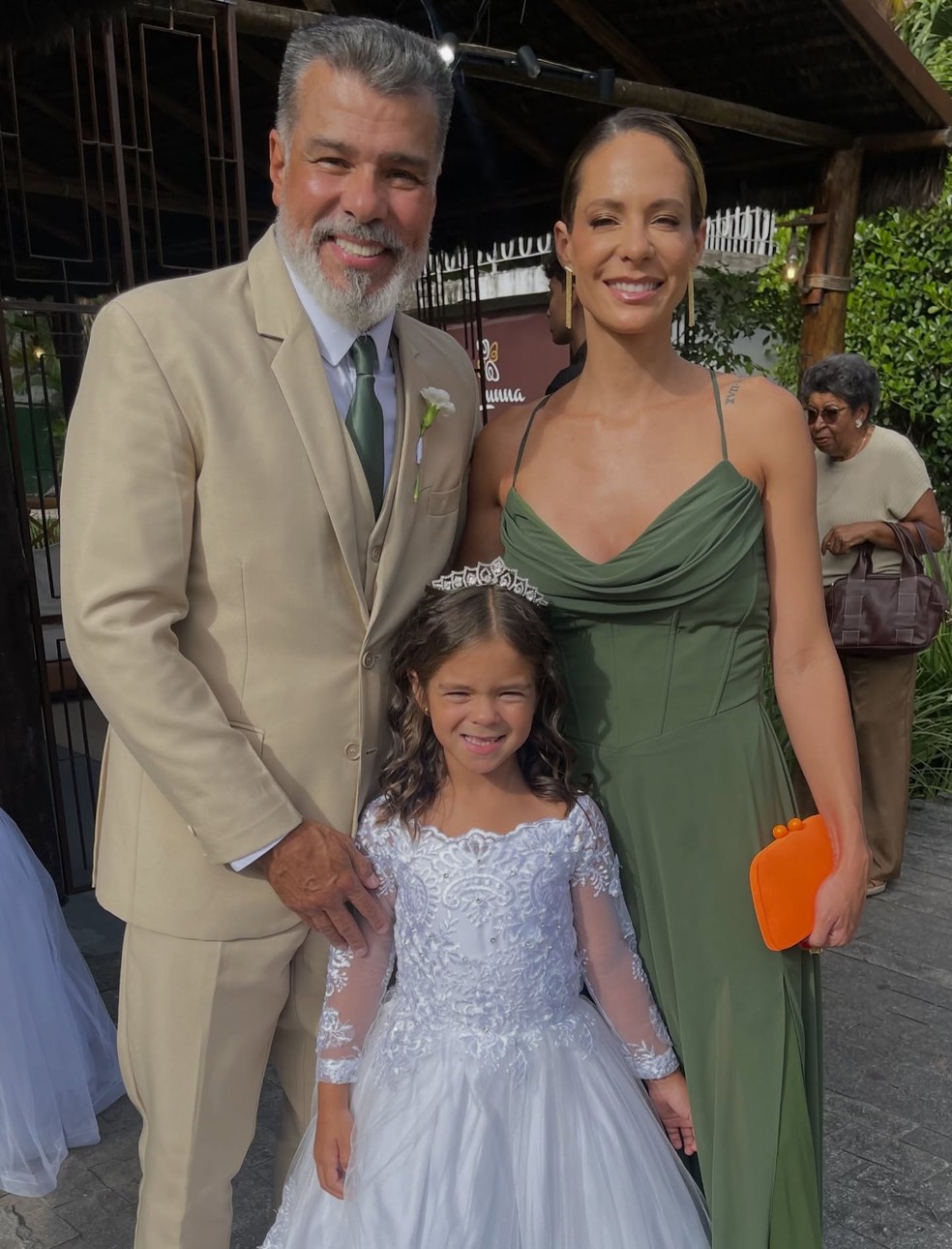 Caçulinha de Maurício Mattar é dama de honra em casamento — Foto: Reprodução/Instagram