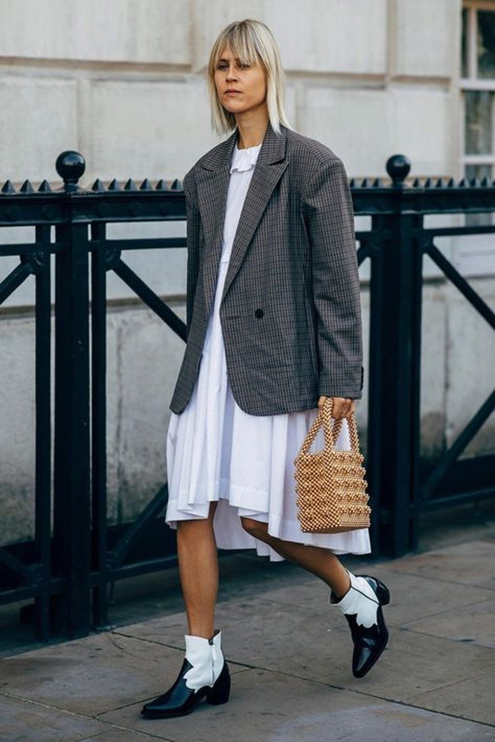 Bota de cowboy é uma das tendências para 2025, fazendo parte de looks icônicos mundo a fora. — Foto: Reprodução/Pinterest