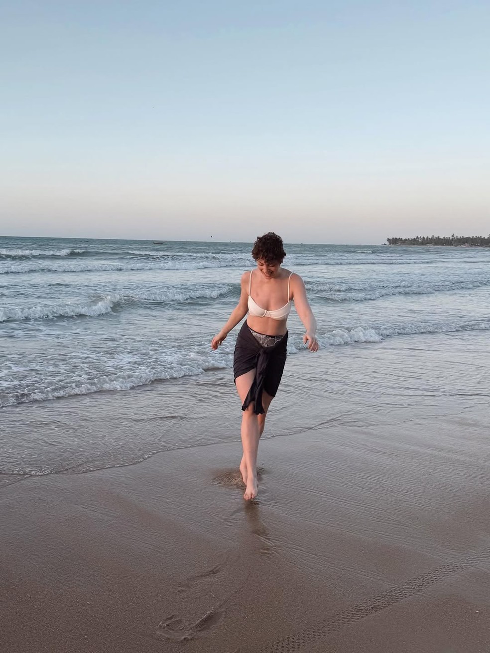 FABIANA FILPPI☆美品☆ Fabiana Justus posa na praia em sua primeira vez após tratamento