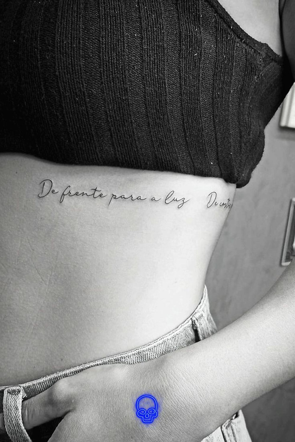 Tatuagem na costela feminina: inspirações delicadas e marcantes para ...