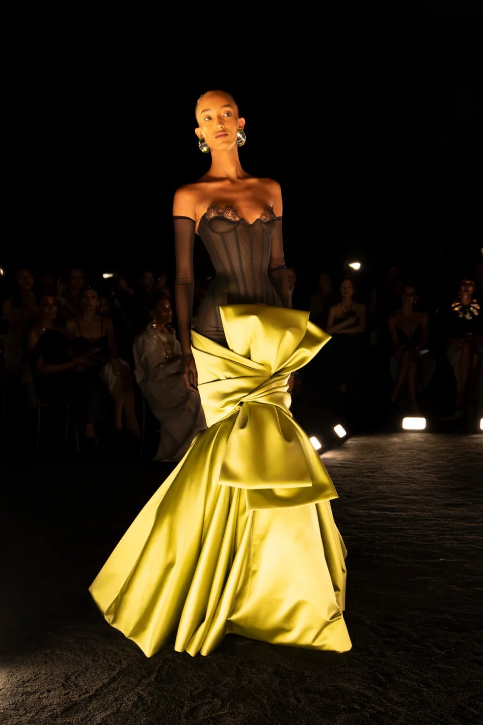 Schiaparelli, alta-costura de outono 2024 — Foto: Schiaparelli