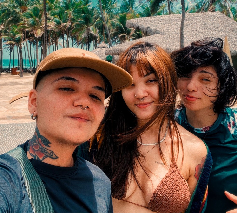 Yuri, Natacha e Demetro decidiram assumir o relacionamento em 2016: 'Foi mágico' — Foto: Arquivo Pessoal