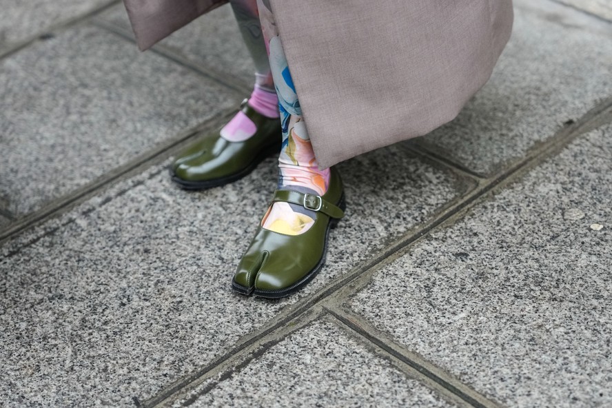 Por que a moda está interessada em sapatos 'esquisitos'?