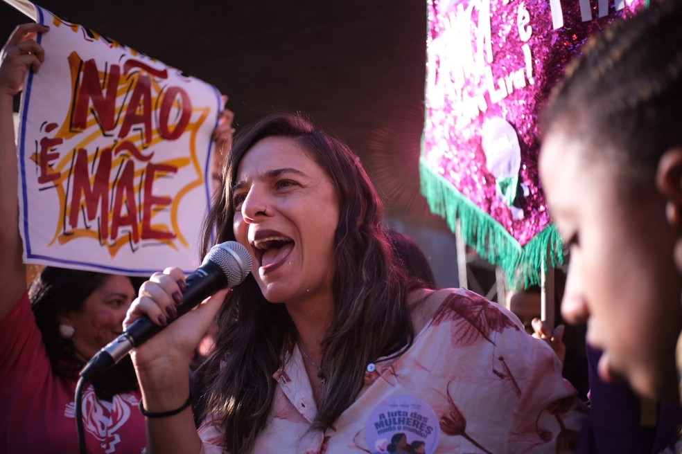 Fernanda Melchionna no ato contra a PL do aborto na Avenida Paulista, em São Paulo — Foto: Camila Svenson