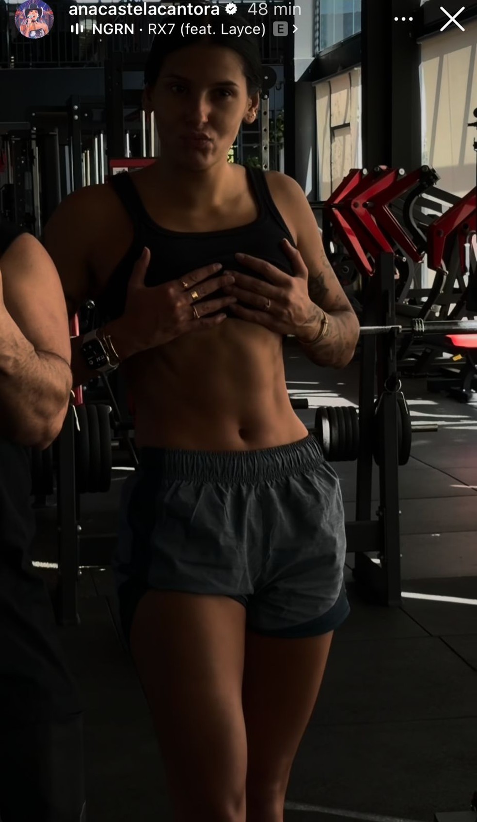 Ana Castela deixa abdômen à mostra e exibe shape após treino — Foto: Reprodução/Instagram