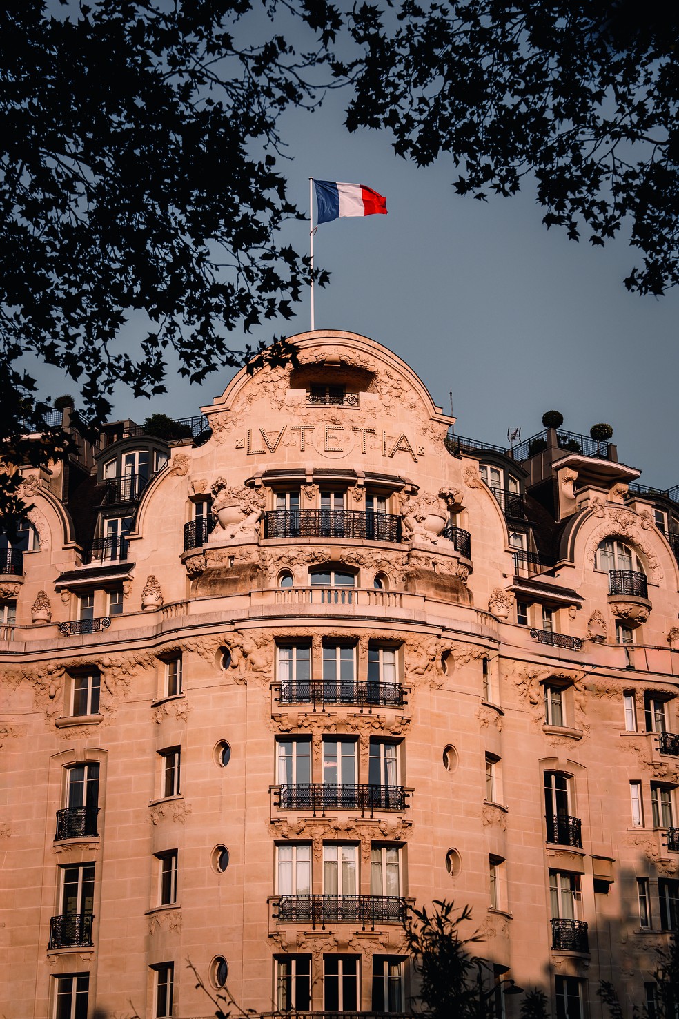Ícone parisiense: elementos de Art Noveau e Art Déco preservados — Foto: Divulgação