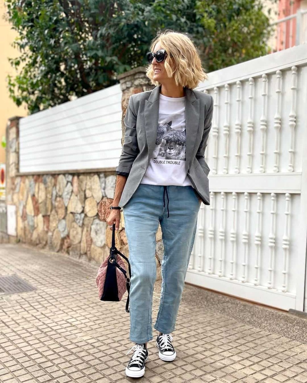 Seja em looks casuais, femininos, modernos ou descolados, ele sempre adiciona um toque de estilo e conforto — Foto: Reprodução/Instagram @stylee_50