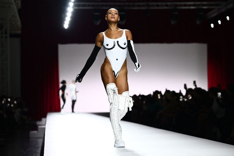 Quarto ato de Moschino — Foto: MARCO BERTORELLO/AFP via Getty Images