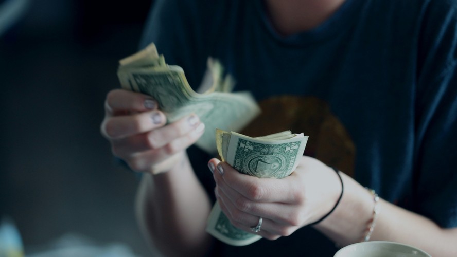 Pesquisa destacou diferenças na forma que mulheres e homens lidam com o dinheiro
