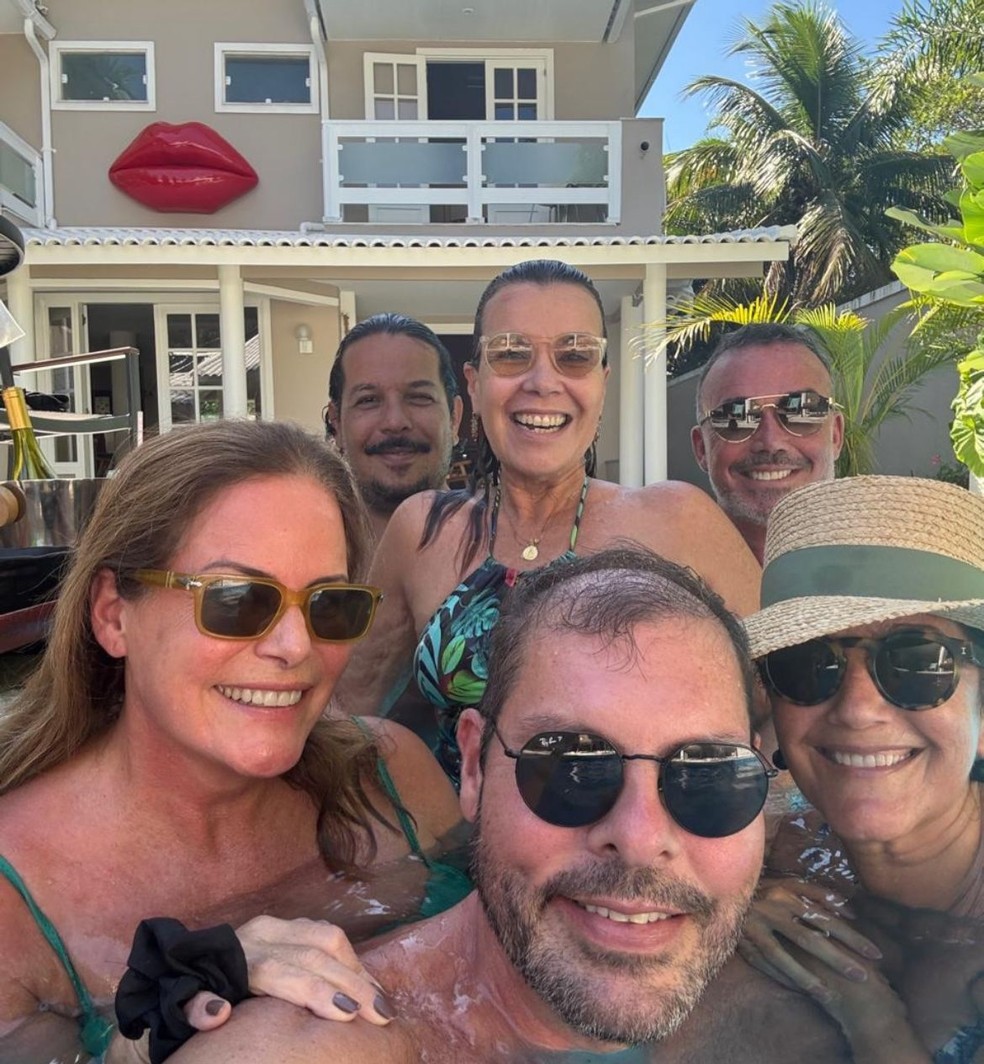 Renata Ceribelli abre álbum de fotos de abril — Foto: Reprodução/Instagram