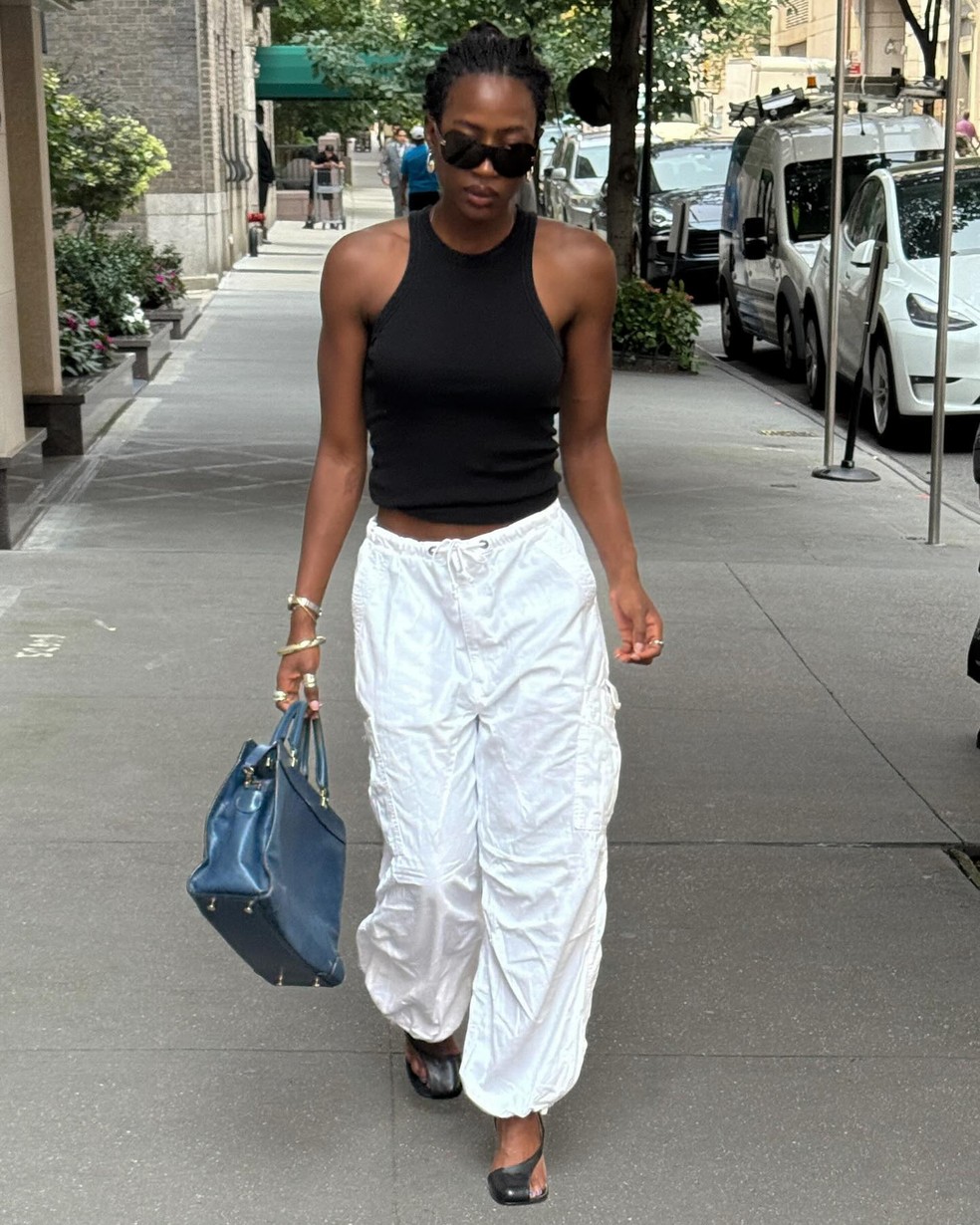 Calça parachute: veja 7 formas de apostar já na tendência — Foto: Reprodução/Instagram @shadiojelade