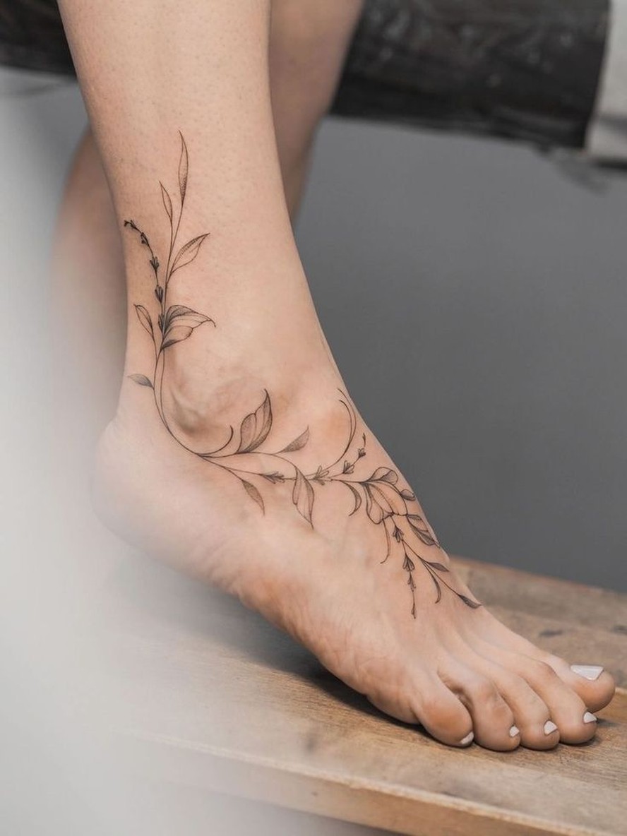 Tatuagem no pé feminina: inspirações delicadas e até minimalistas para ...