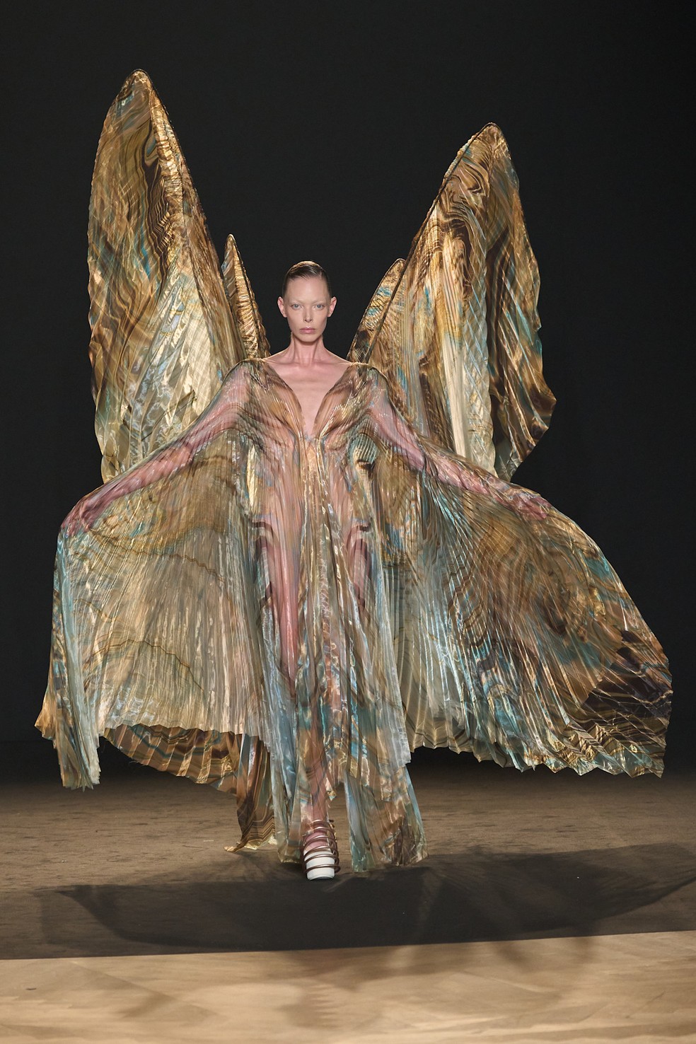 Iris van Herpen, alta-costura de inverno 25 — Foto: Divulgação