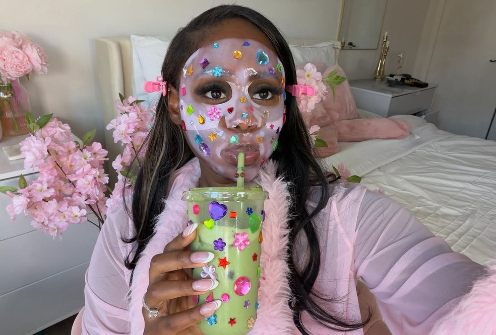 Kylie Jenner quer resgatar a estética 'bedazzled' dos anos 2000