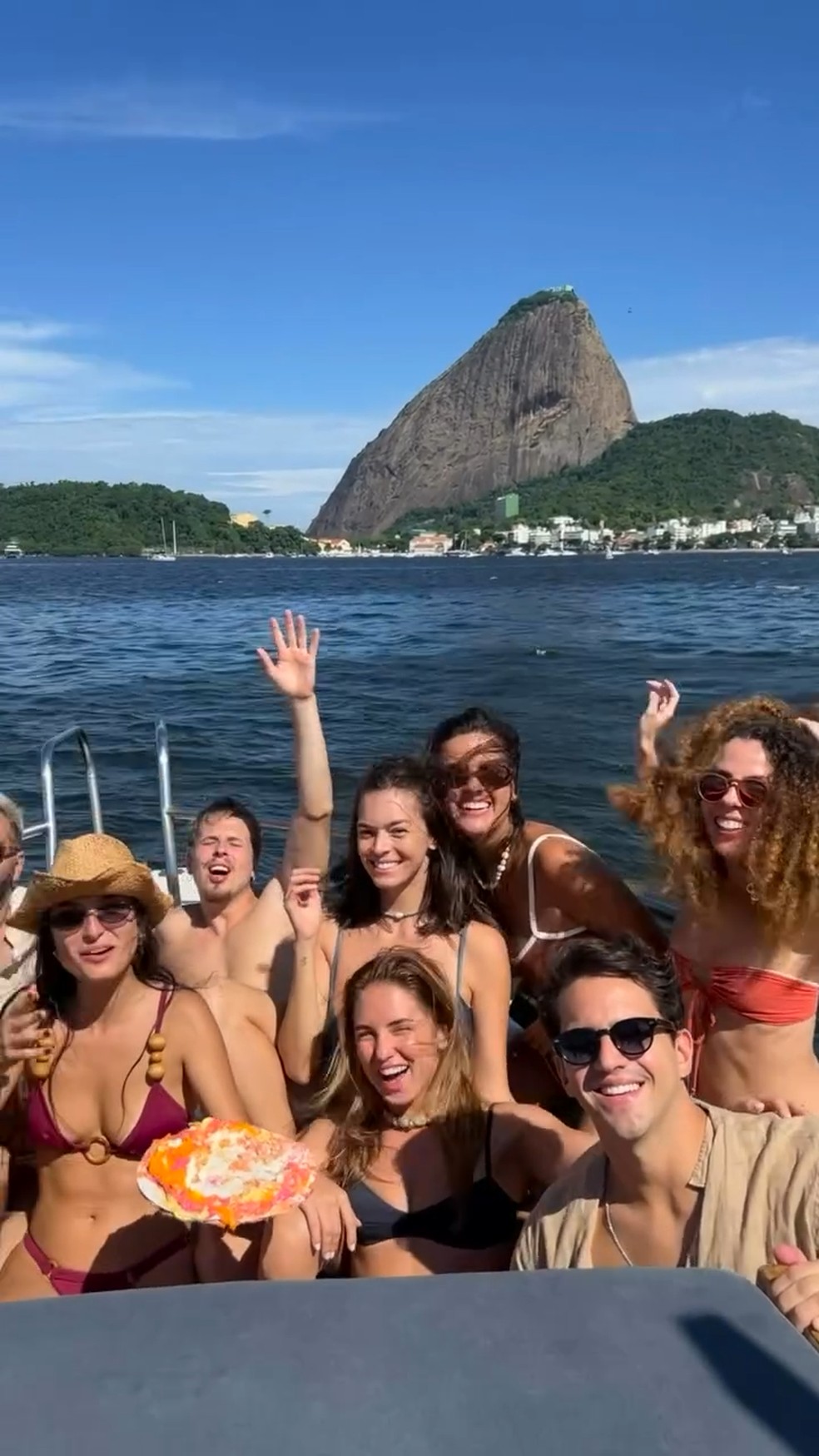 Neta de Helô Pinheiro comemora 29 anos em passeio de barco — Foto: Reprodução/Instagram