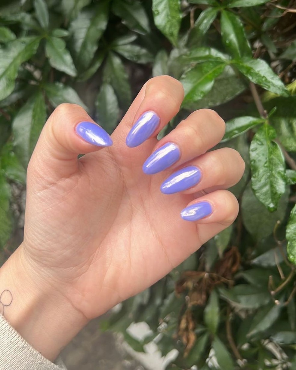 10 opções de unhas cromadas para te inspirar a reproduzir a nail art em casa — Foto: Instagram/@gicamargonails