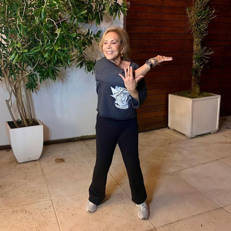 Arlete Salles mostra rotina de exercícios após descoberta de doença crônica — Foto: Reprodução / Instagram