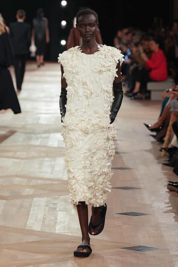 PFW: Pierpaolo Piccioli leva sua simplicidade radical para a