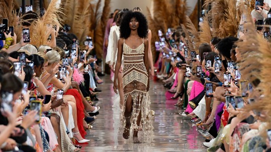 PatBO evidencia o bordado e a criatividade brasileira em coleção apresentada na NYFW: ‘Feliz e honrada’ PatBO evidencia o bordado e a criatividade brasileira em coleção apresentada na NYFW: ‘Feliz e honrada’