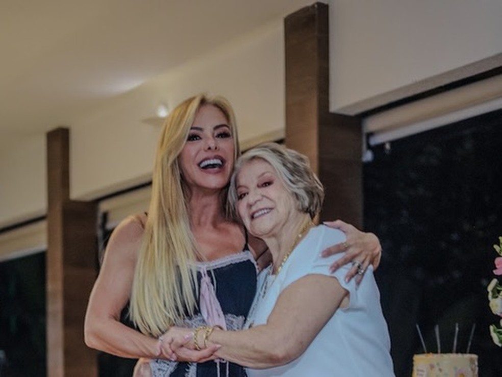 Poliana Rocha mostra festa da mãe com Zé Felipe, Leonardo e bisnetos: 'Comemoração simples' — Foto: Reprodução/Instagram