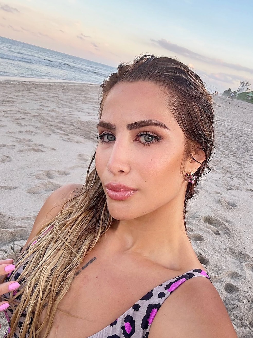 Jéssica Beatriz faz selfie — Foto: Reprodução/ Instagram @jessicabeatrizcosta