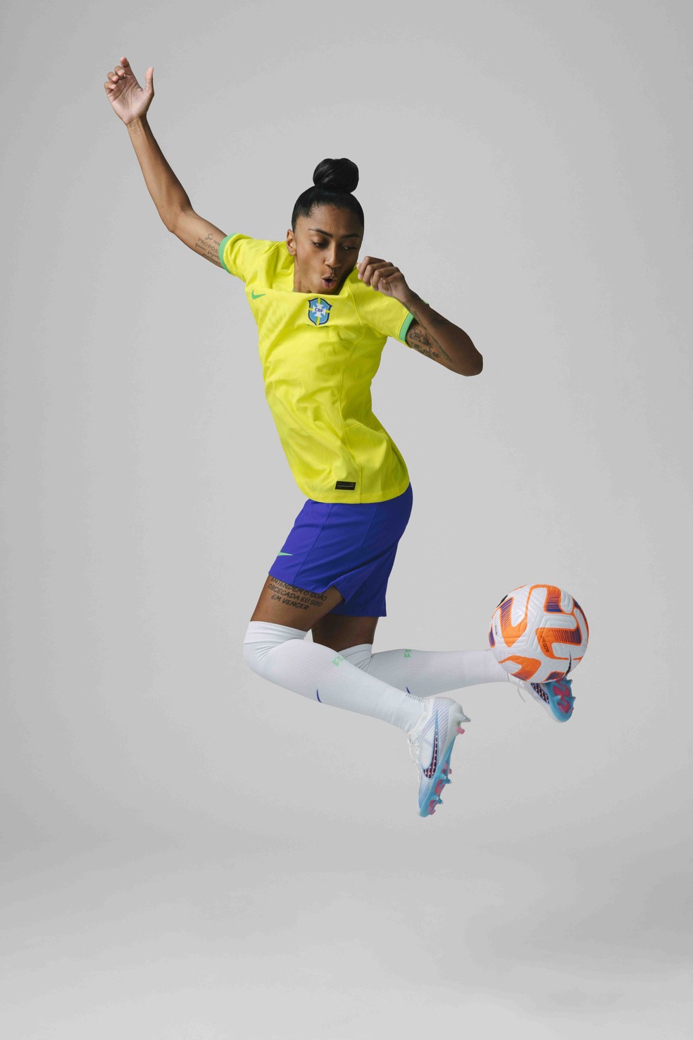 Nike e CBF apresentam novos uniformes da seleção brasileira em