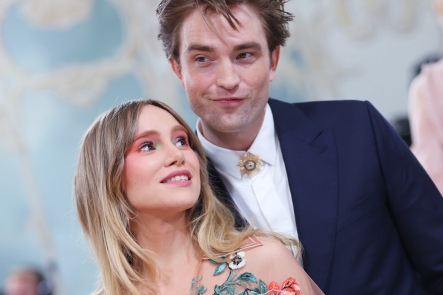 Suki Waterhouse e Robert Pattinson: confira a linha do tempo completa do relacionamento do casal