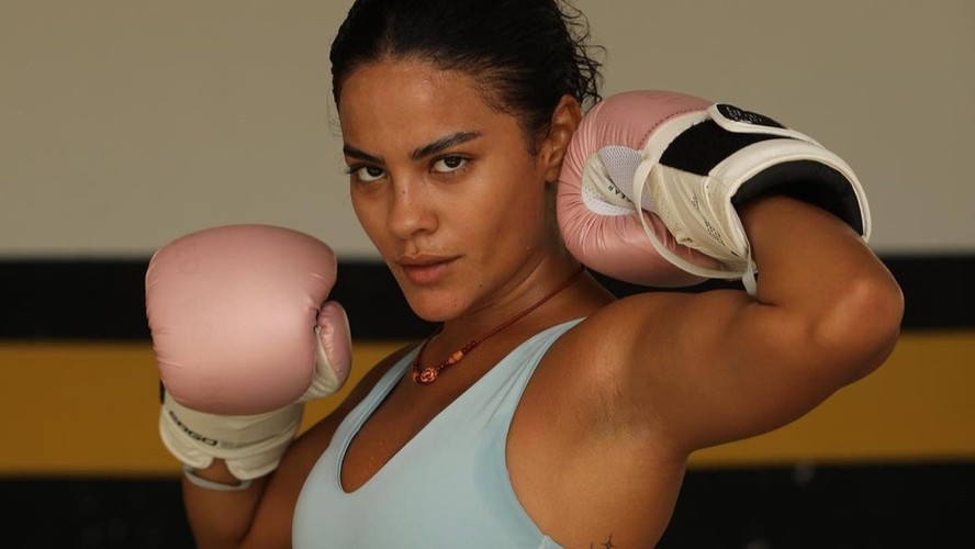 Bella Campos posa praticando boxe e brinca: 'Seu presente vai ser 1h de ...