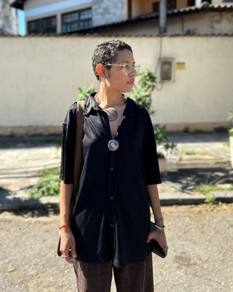 Izabela Severo se abre sobre caminho de aceitação dos pais sobre sua orientação sexual e escolha religiosa — Foto: Reprodução/Instagram